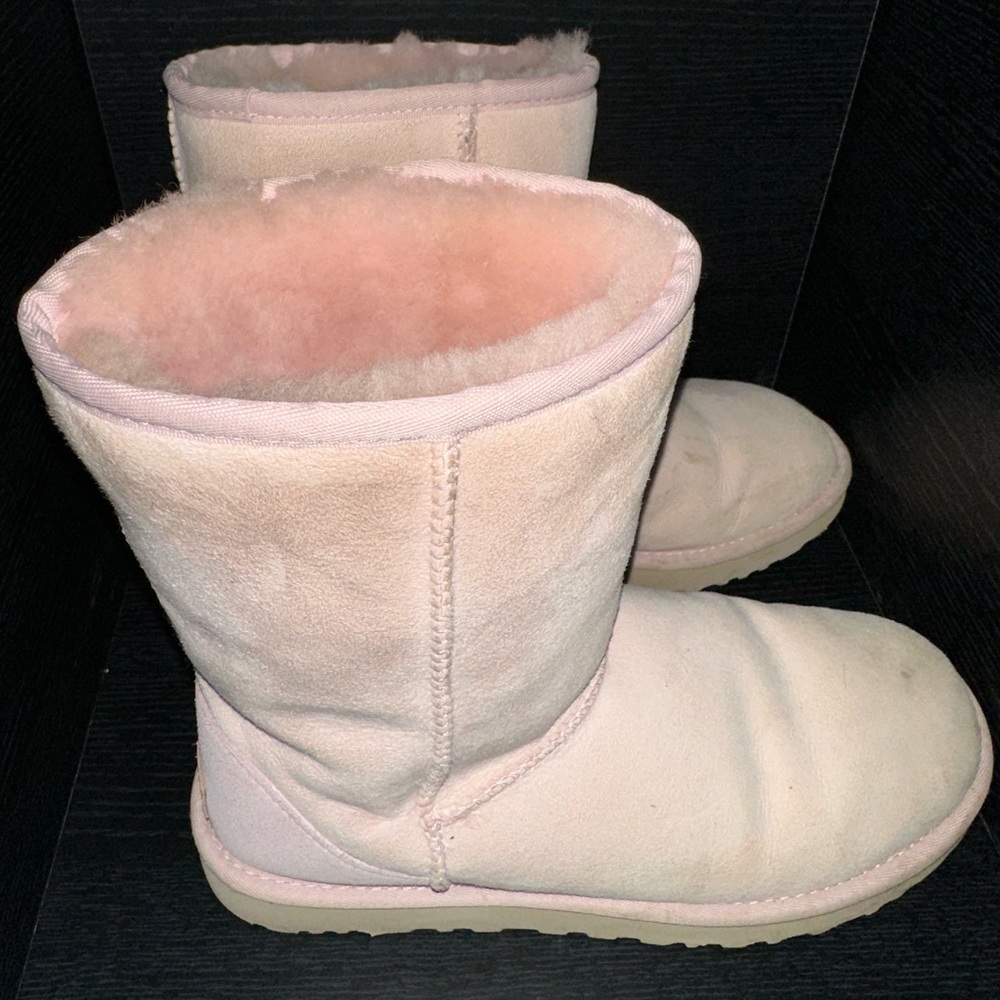 Pink Uggs US Size 9 good condition some discoloration at the toe.